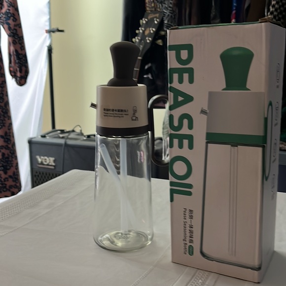 Pease Oil Dispenser Seasoning Bottle - Picture 4 of 9